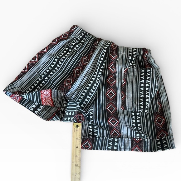 Tribal Print Shorts in Black and Red size: M - Picture 5 of 6